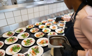 Feestelijke start samenwerking Auris en CVO Accent in Delfshaven